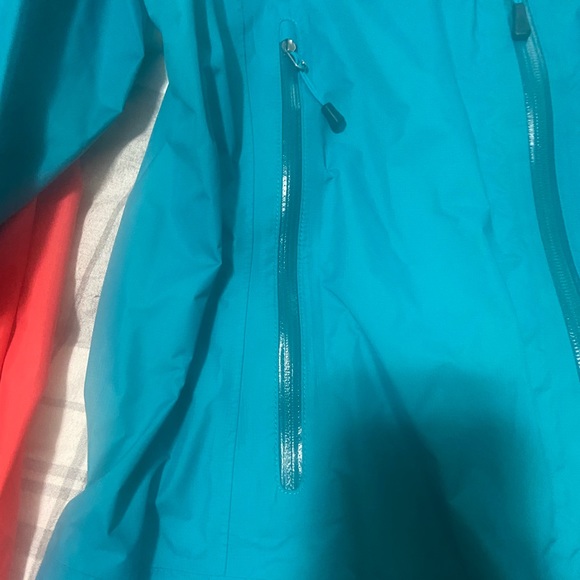 Woman the north face jacket very light for rain and work out. Am selling both - Picture 4 of 12